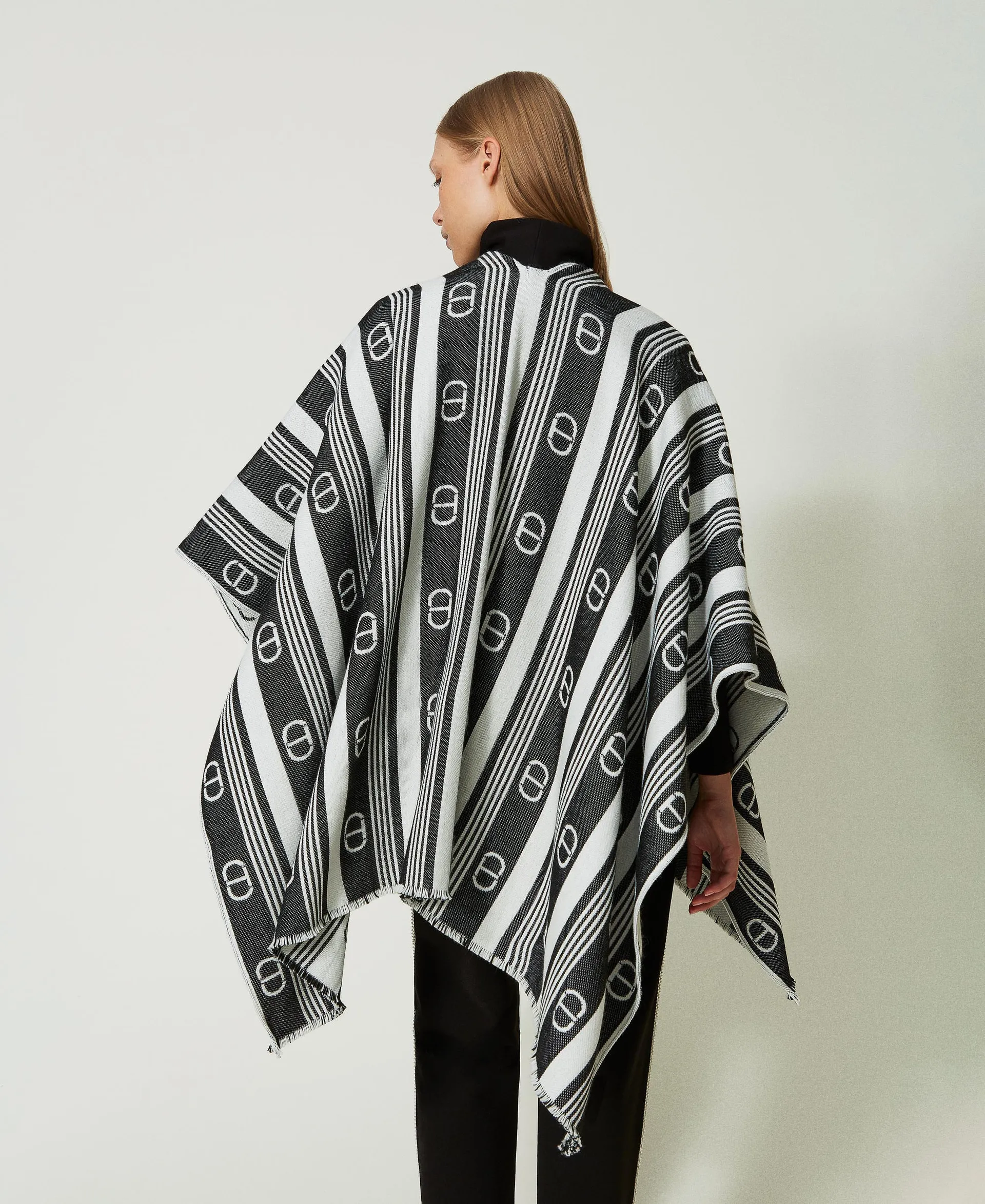 Poncho en laine mélangée jacquard avec rayures