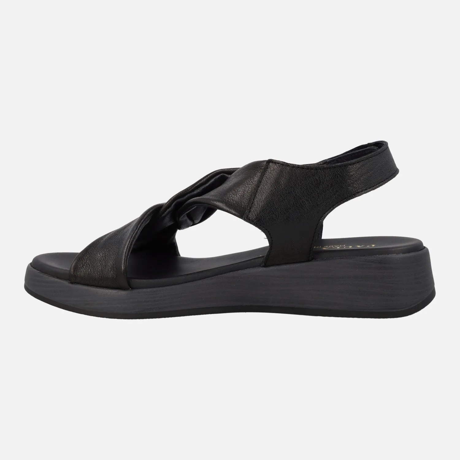 Sandalias bajas de piel con cierre de velcro y nudo