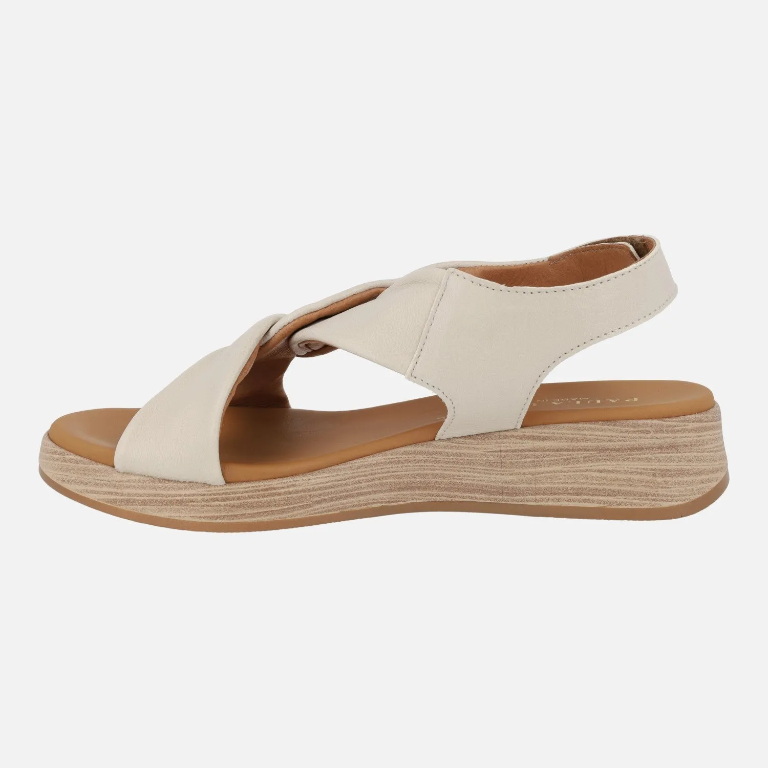 Sandalias bajas de piel con cierre de velcro y nudo