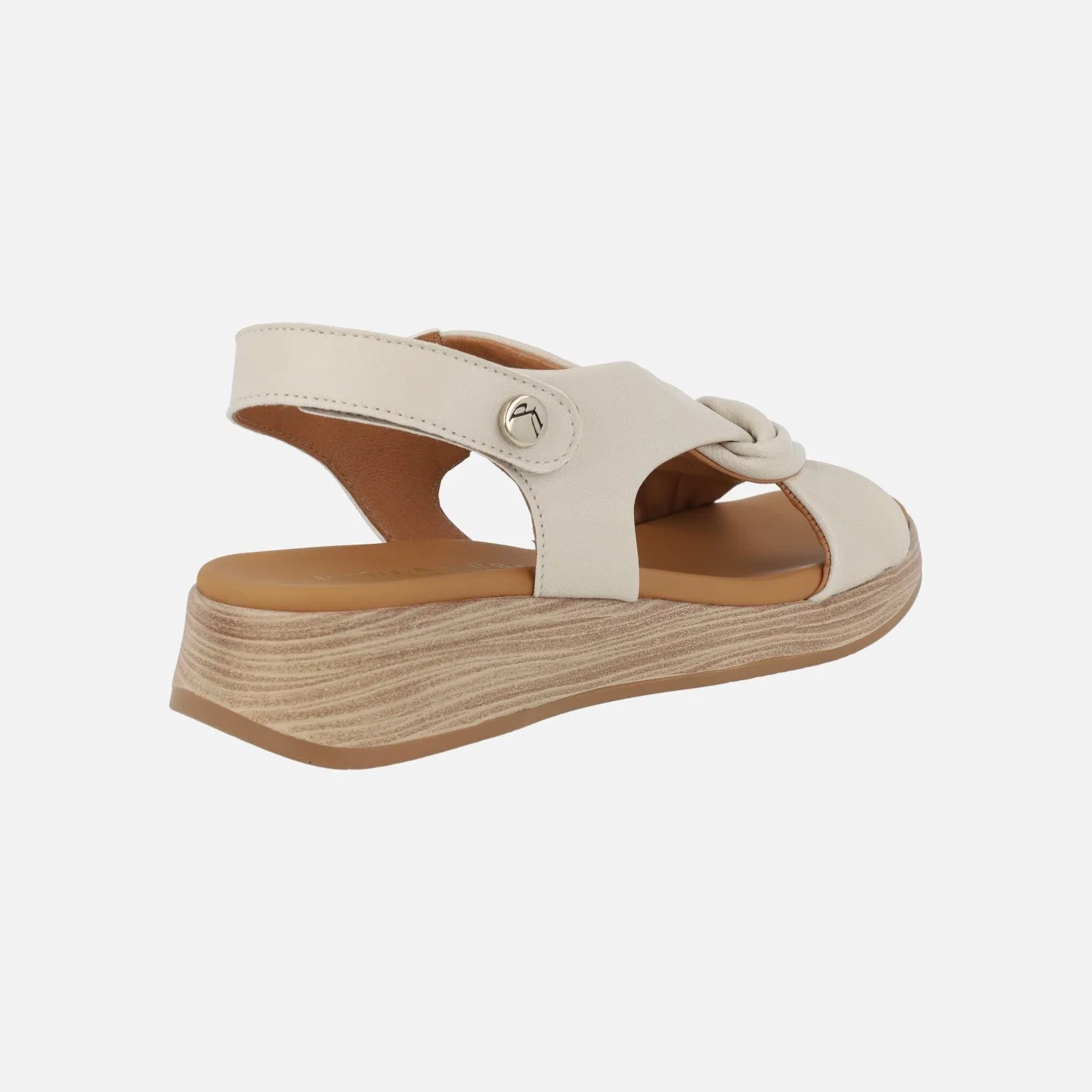 Sandalias bajas de piel con cierre de velcro y nudo