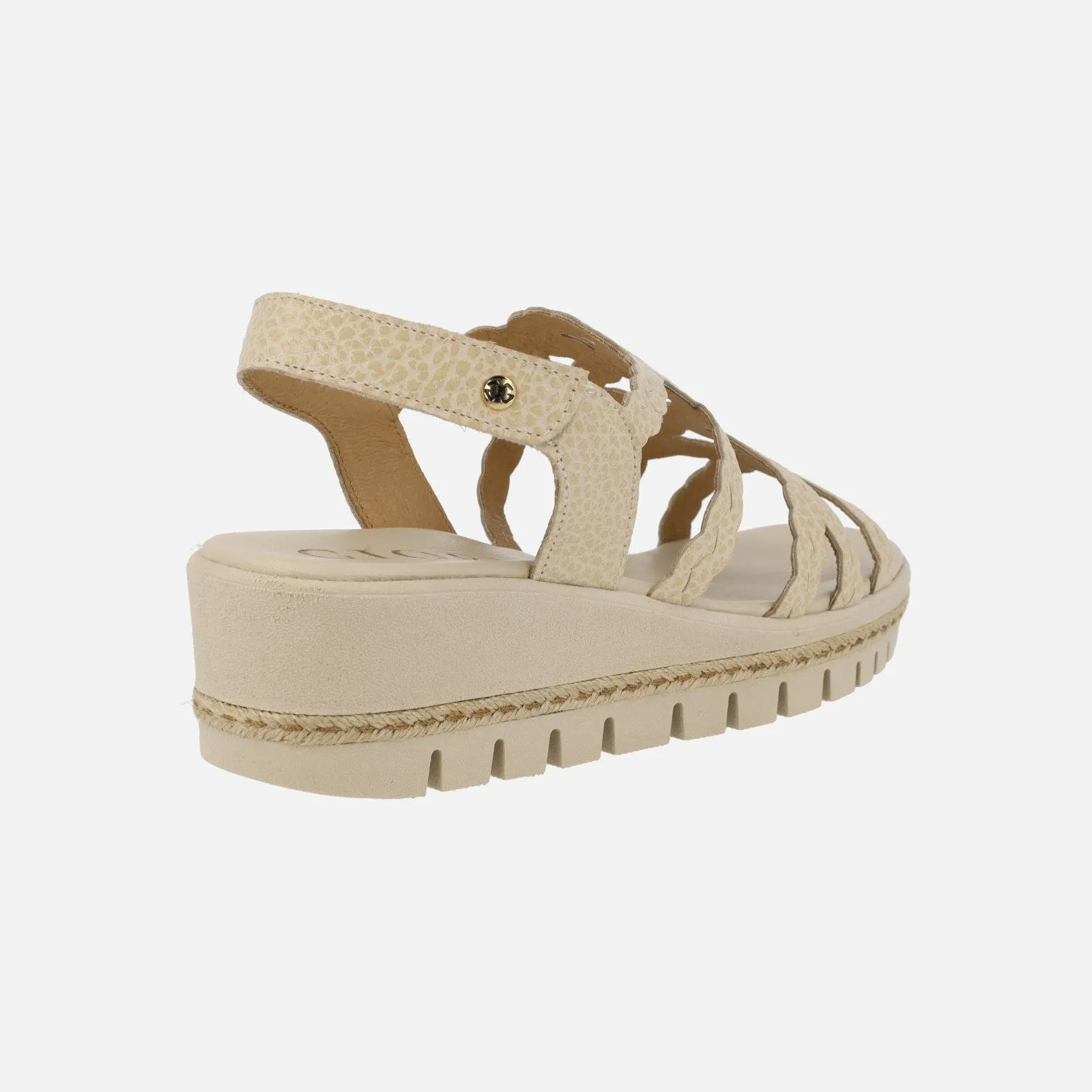 SANDALIAS DE PIEL color beige EFECTO TRENZADO CON CIERRE DE VELCRO