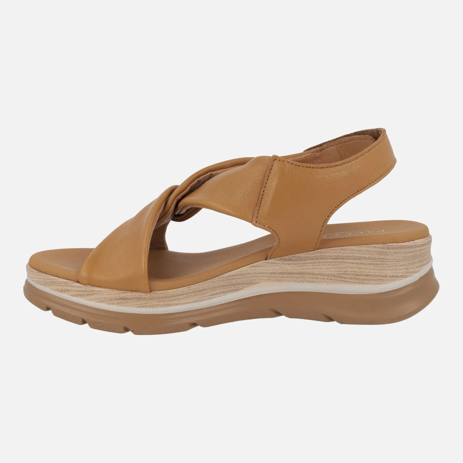 Sandalias de piel con tiras entrelazadas y cierre de velcro