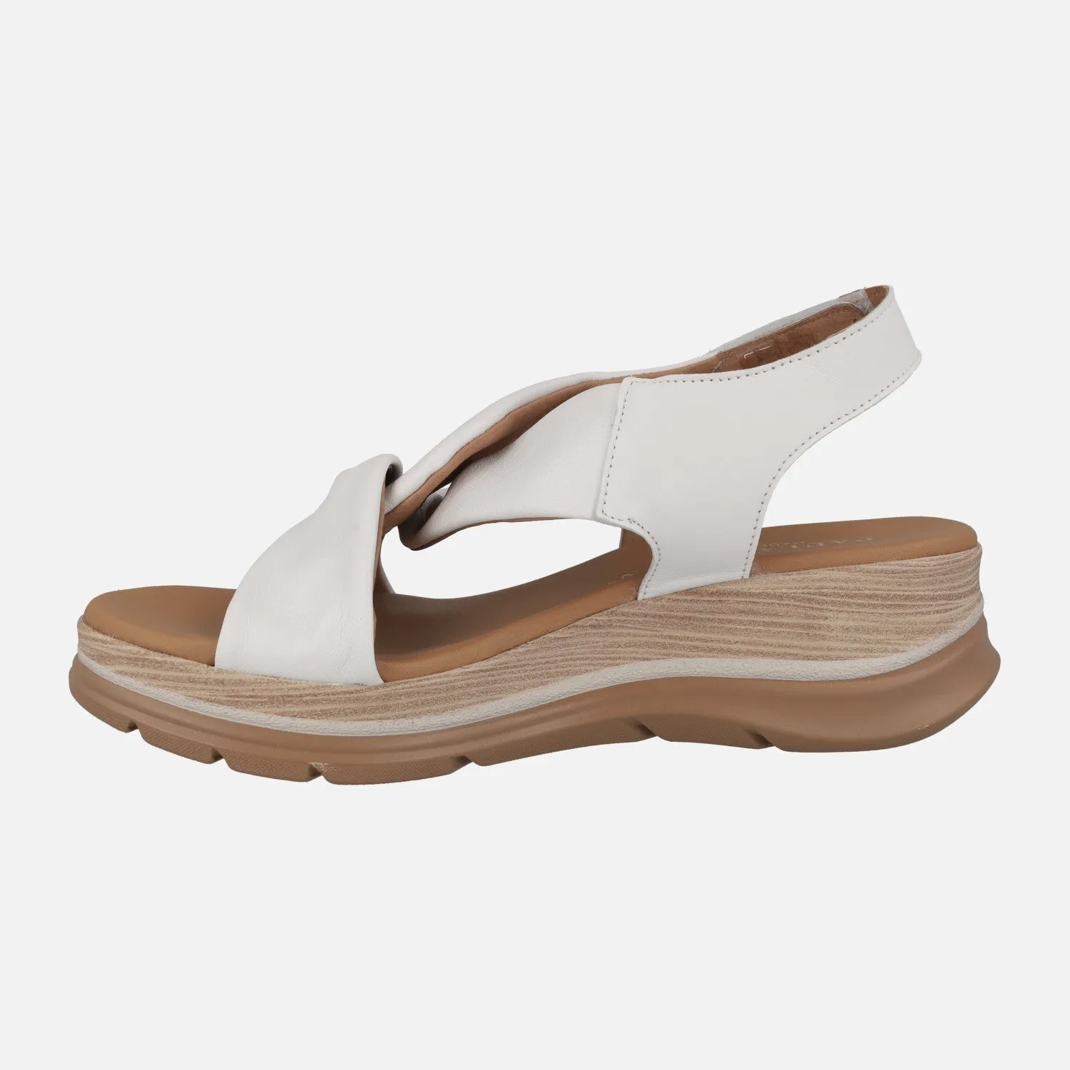 Sandalias de piel con tiras entrelazadas y cierre de velcro