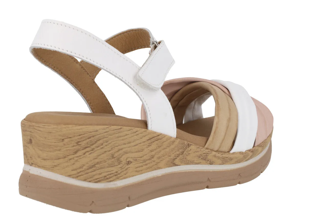 Sandalias de piel en combinado de color con cierre de velcro