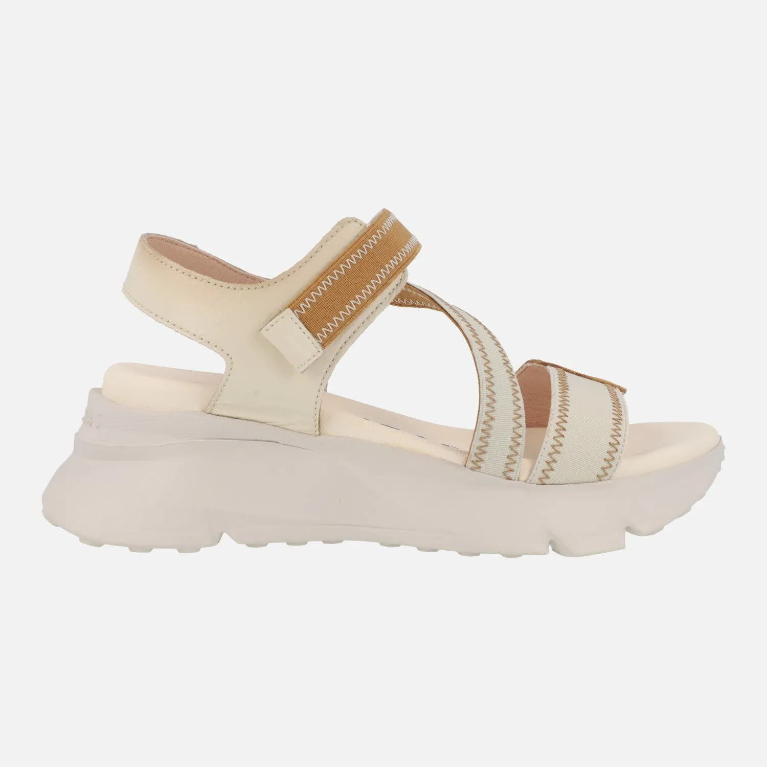 Sandalias Hispanitas con piso volumen y cierre de velcro