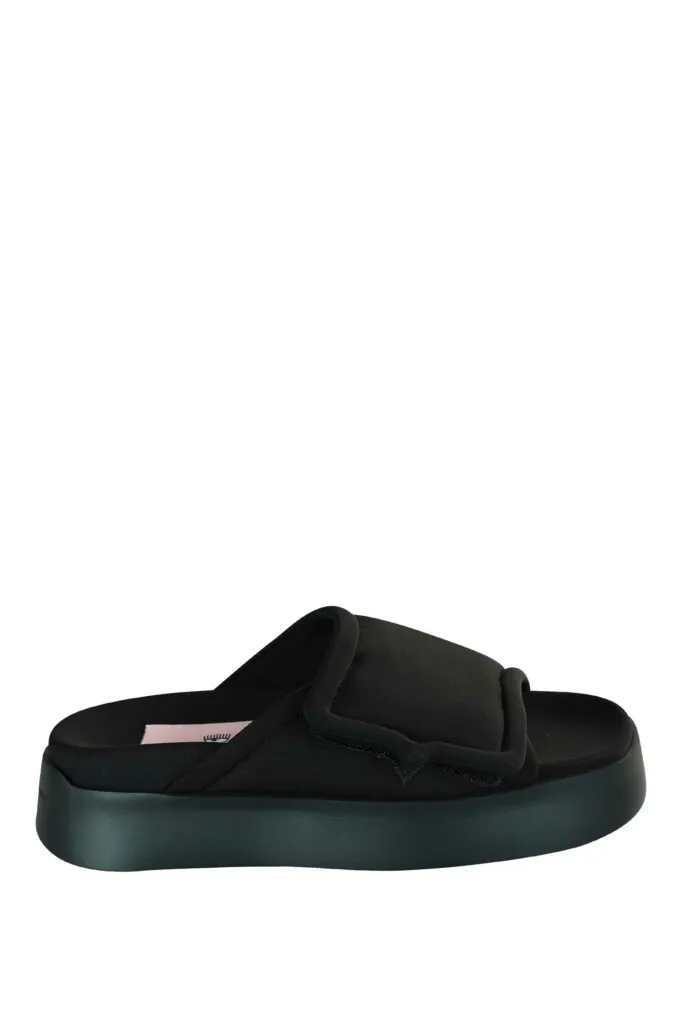 Sandalias negras con velcro y plataforma negra