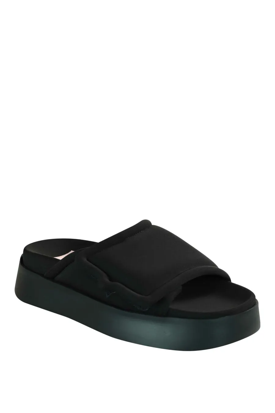 Sandalias negras con velcro y plataforma negra