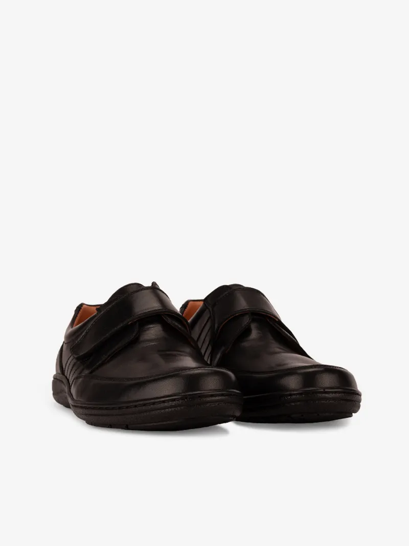 SAPATO EM PELE DE VELCRO COM SOLA CONFORTO