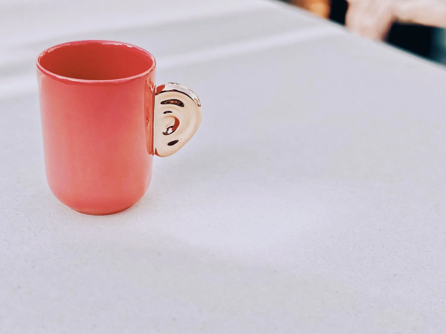 Taza Beethoven coral oro