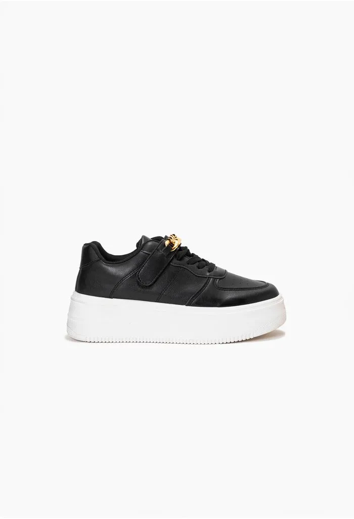Tenis con con velcro y cadena