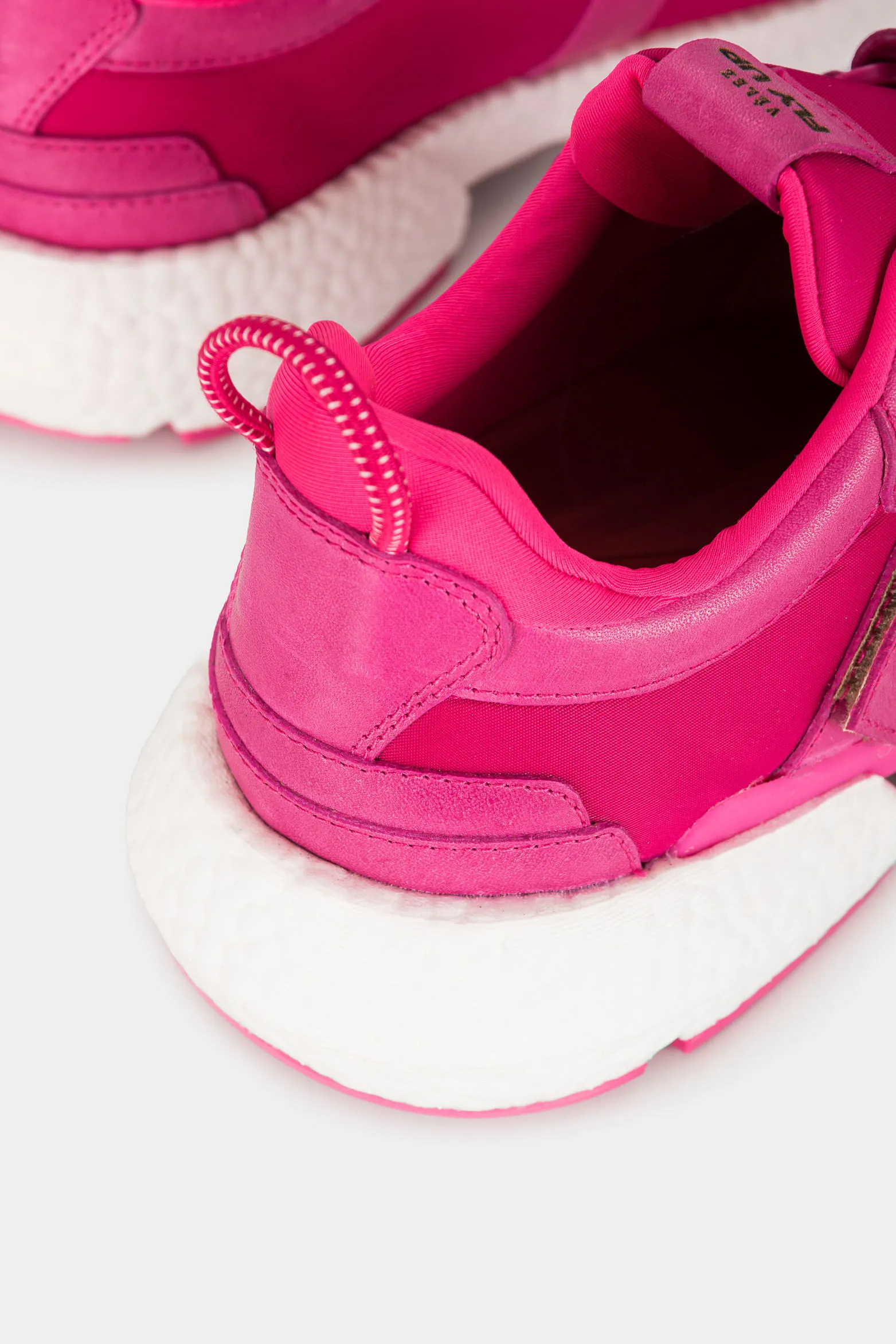 Tenis manzano de cuero y textil para mujer ajuste en velcro