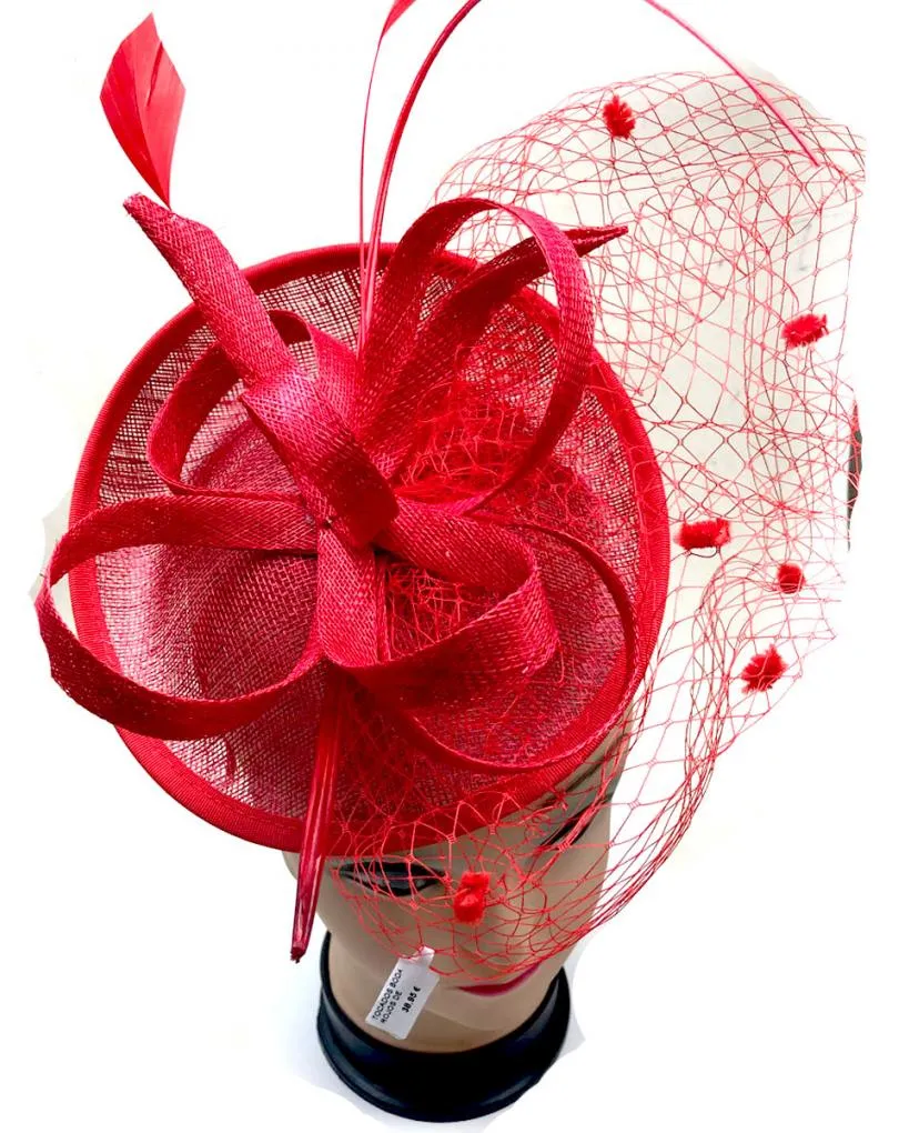 TOCADOS BODA ROJOS DE SINAMAY CON REDECILLA Y PLUMITAS
