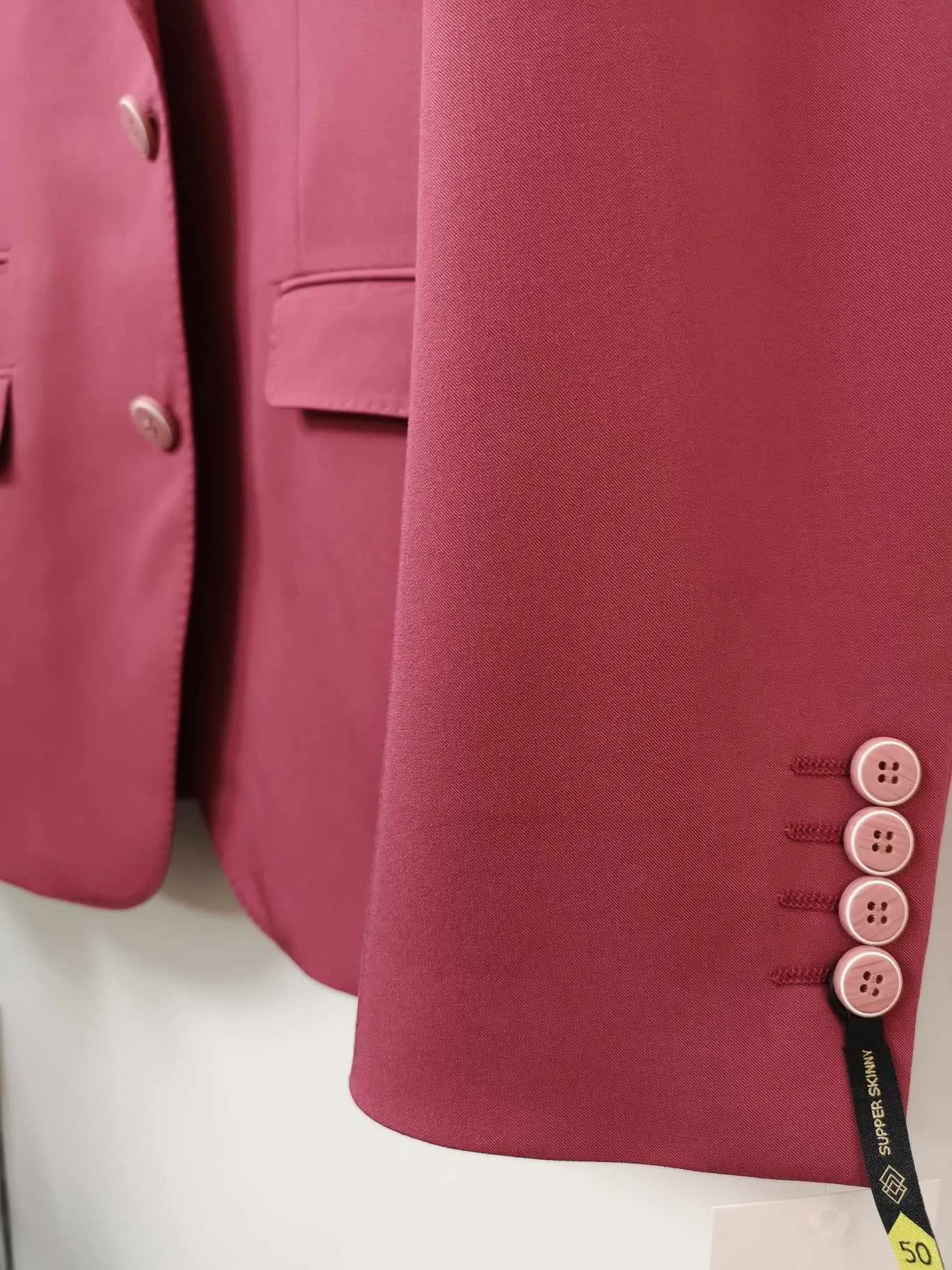 Traje hombre color rojizo