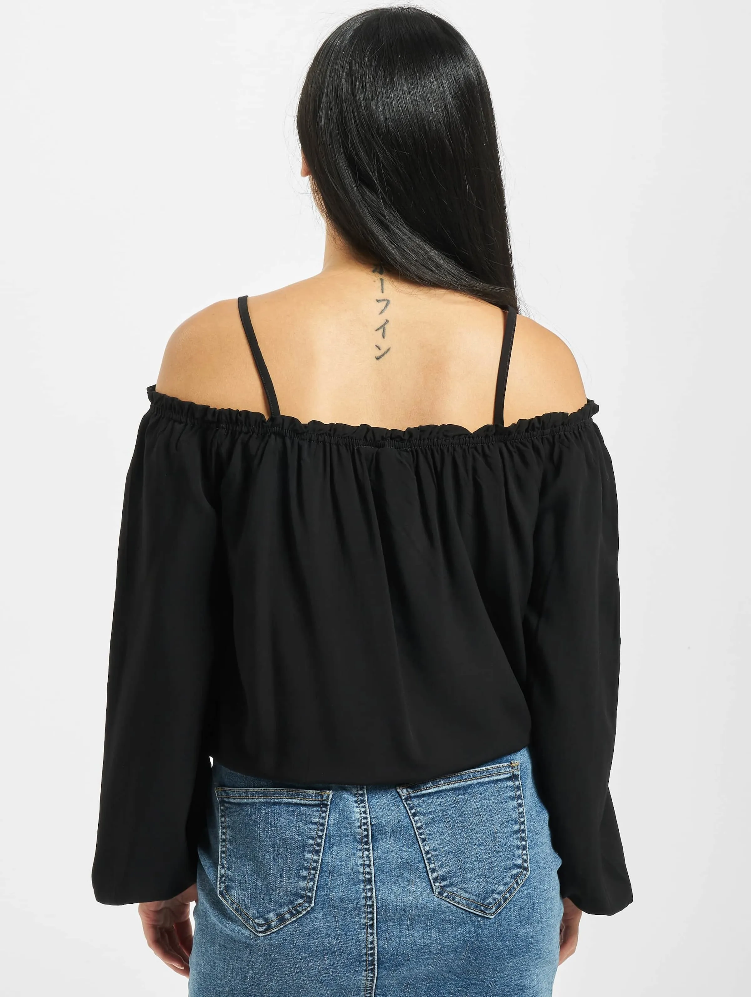 Urban Classics Cold Shoulder