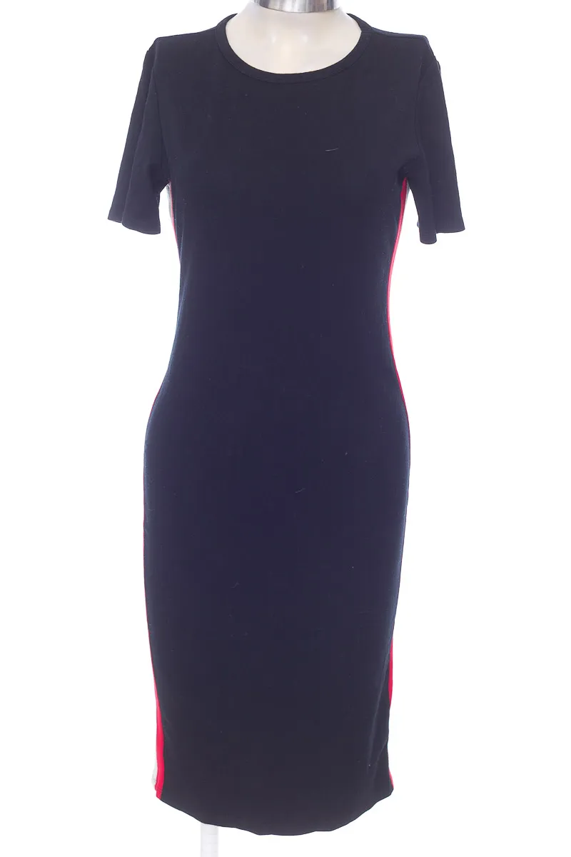 VESTIDO / ENTERIZO COLOR NEGRO  BERSHKA