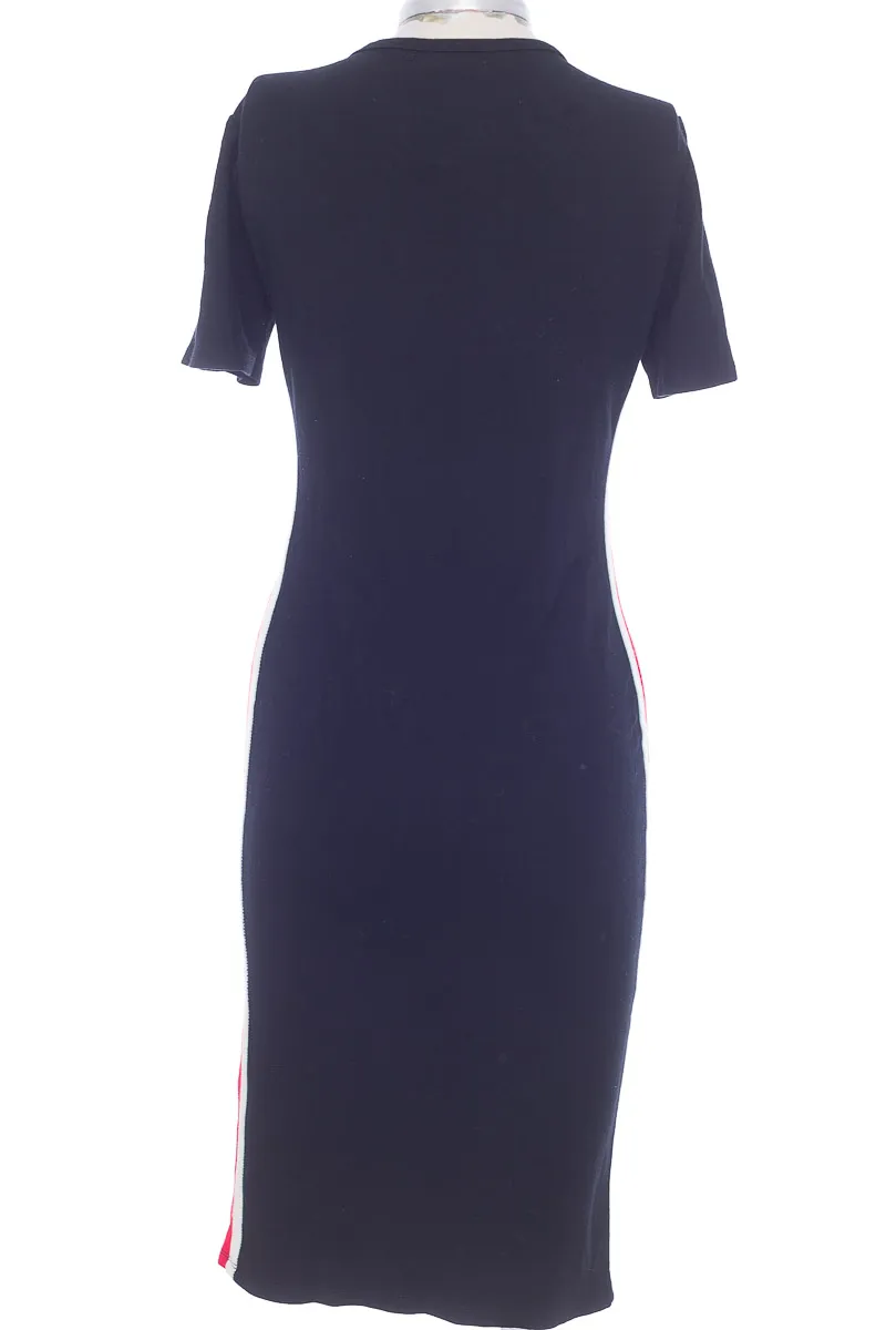 VESTIDO / ENTERIZO COLOR NEGRO  BERSHKA