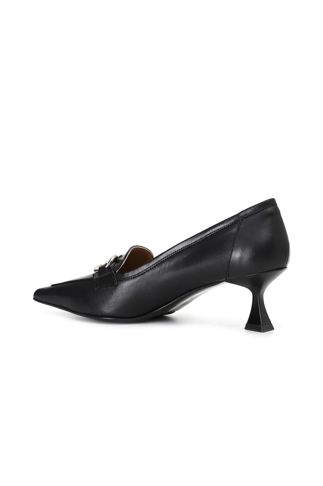 zapato en napa estilo mocasín con accesorio black